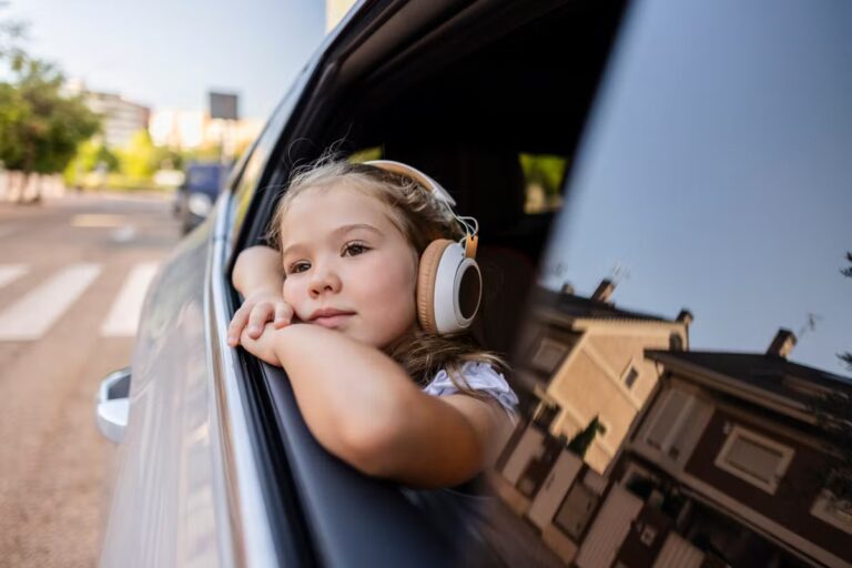 Podcasts éducatifs pour enfants : recommandations pour l’été 2023.