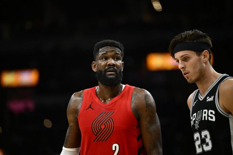 Deandre Ayton, ancien numéro un de Draft, échangé par les Lakers aux Wizards.