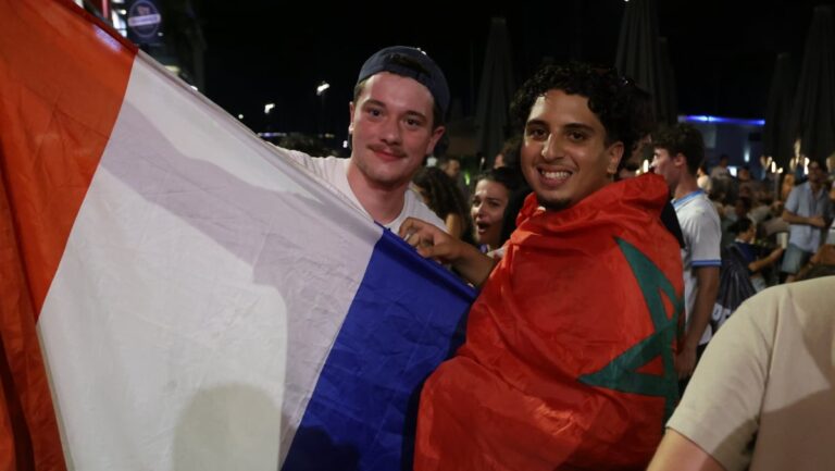 France-Maroc : une ambiance de Coupe du Monde sur le Vieux-Port de Marseille