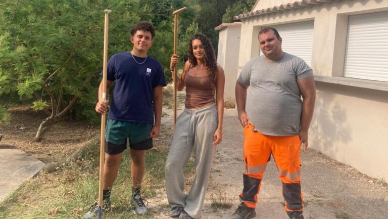 Des jeunes Barbenais renforcent les équipes techniques et animent la vie du village chaque été.