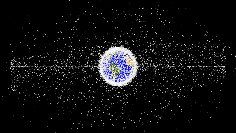Découverte de 25 débris spatiaux menaçant des satellites en orbite géostationnaire