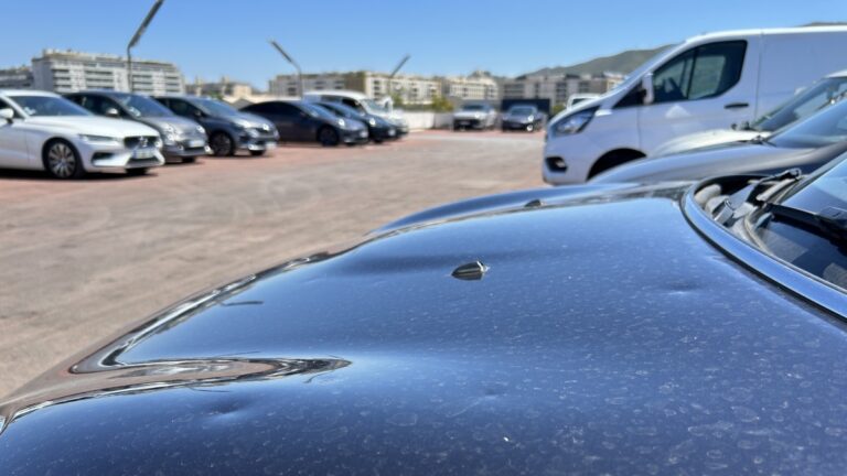 Grêle à Marseille : des milliers de voitures endommagées et une forte demande chez les carrossiers
