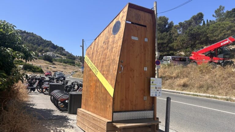 Dix toilettes installées aux portes des calanques de Marseille pour l’été.