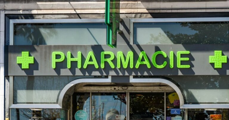 Sérum de pharmacie réduit rides et retend les traits en deux semaines selon une étude.