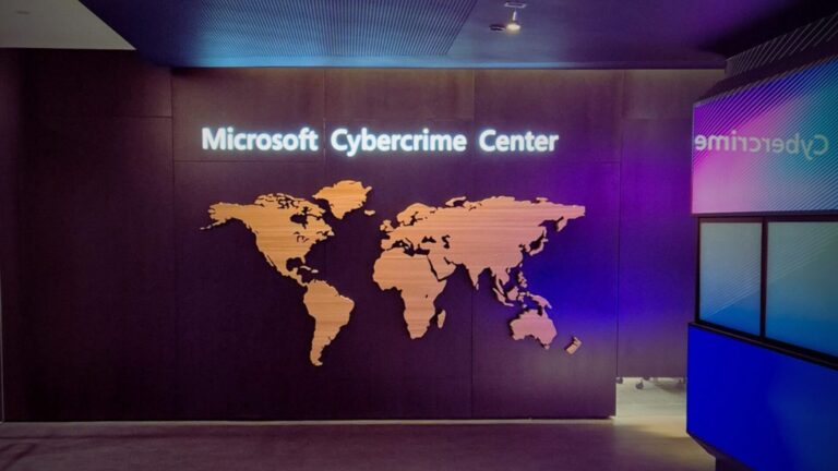Microsoft collabore avec le FBI sur des lignes directes pour contrer les cybermenaces.