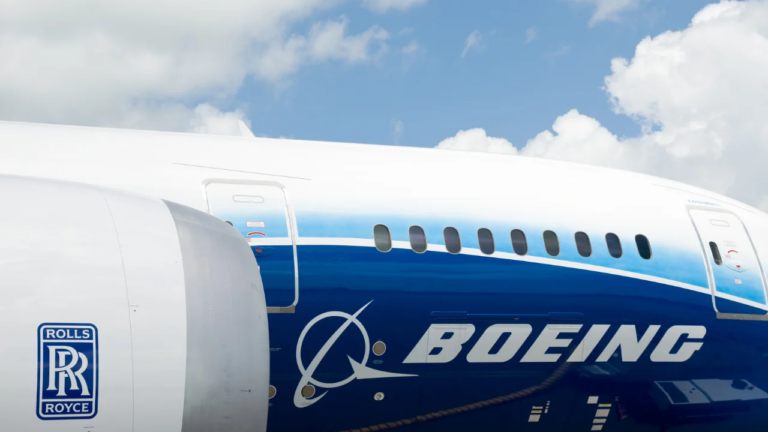 Le Boeing 747-8, avec ses 76 mètres, reste l’avion de ligne le plus long du monde.