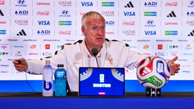 Deschamps exprime son agacement envers les journalistes marocains lors d’une conférence.