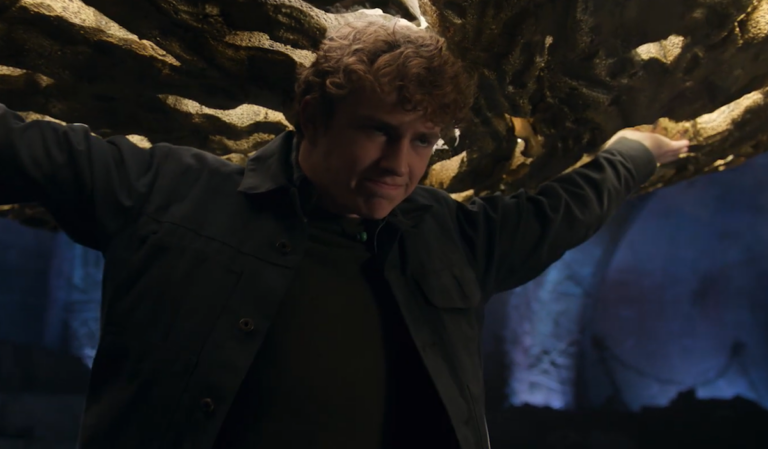 Percy Jackson porte la voûte céleste dans le teaser de la saison 3 de la série.