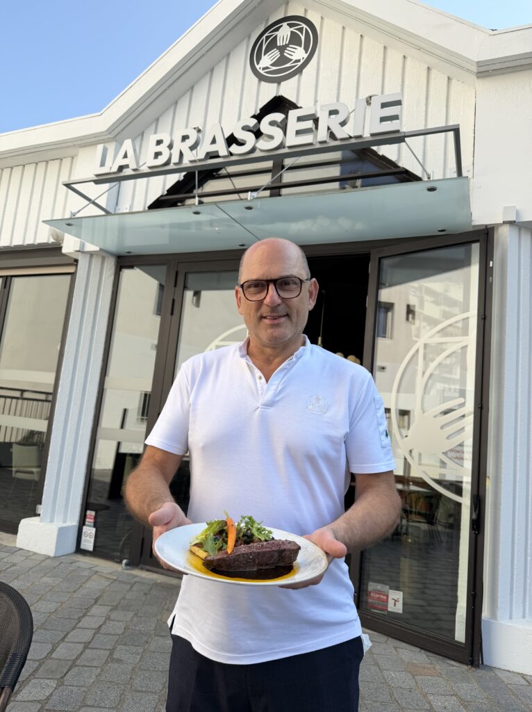 Gilles Pudlowski analyse les tendances culinaires en France et leurs effets sur les restaurants.