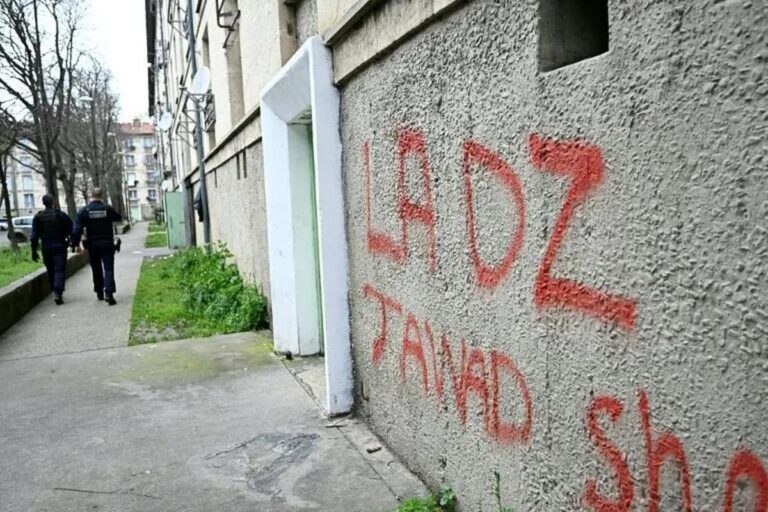 Le maire d’Alès reçoit des menaces de la DZ Mafia après deux balles dans sa boîte aux lettres.