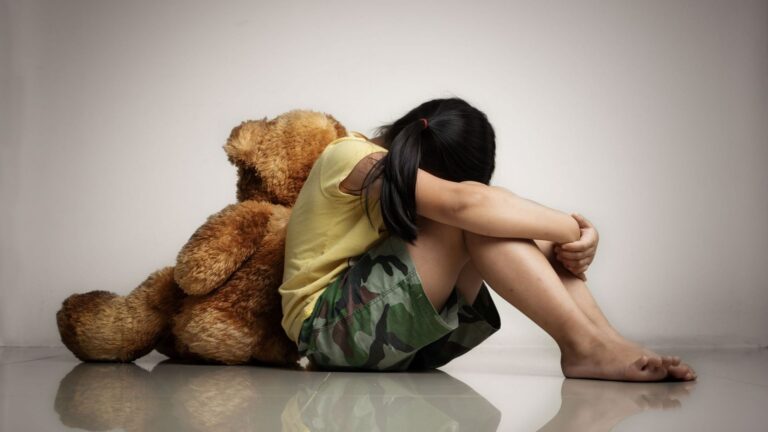 Maltraitance infantile : des parents trouvent des moyens pour rompre le cycle de la violence