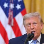 Trump remet en question la fiabilité du système électoral américain avant les midterms.