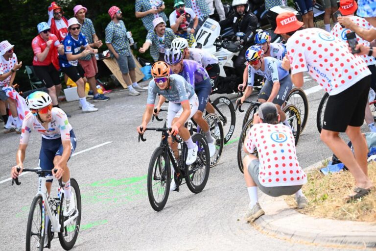 Manque de vitesse et erreurs tactiques : les Français en difficulté sur la 13e étape du Tour de France.
