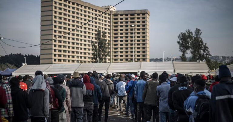 Des dizaines de milliers d’étrangers quittent l’Afrique du Sud face à la montée de la violence.