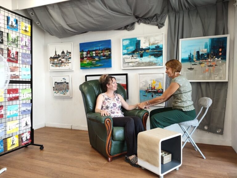 Dives-sur-Mer : Séverine Richer et Muriel Ménard unissent art et bien-être à la galerie Port Guillaume.