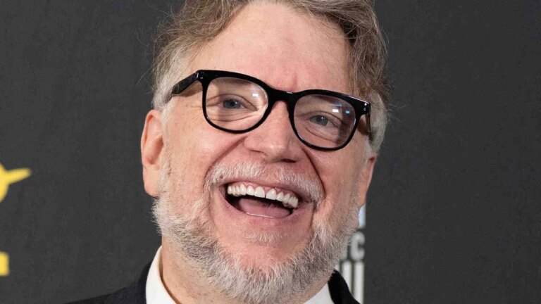 Guillermo del Toro refuse de diriger une grande saga fantastique, suscitant des interrogations.