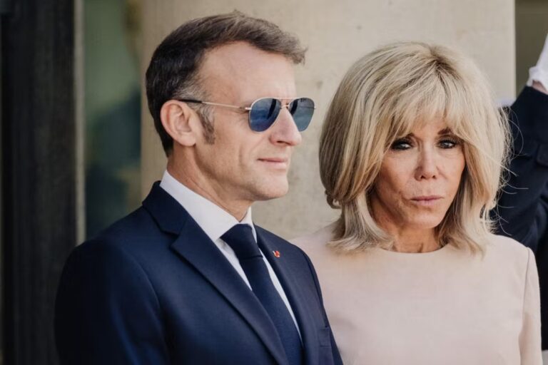 Brigitte Macron face à Candace Owens lors d’une audience sur la désinformation.
