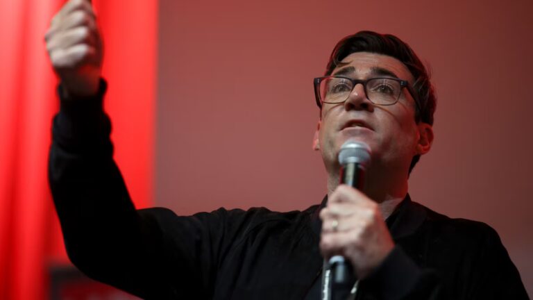 Andy Burnham doit choisir entre plusieurs options cruciales avant son éventuelle nomination.