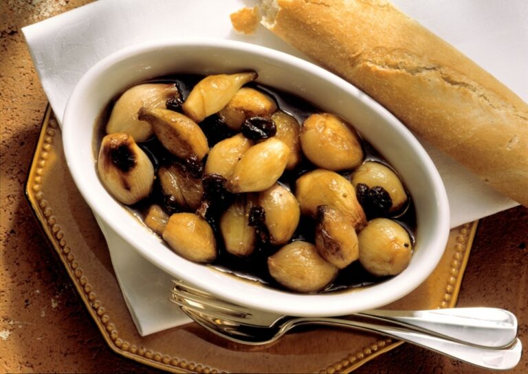 Recette d’échalotes au vinaigre avec raisins secs : préparation et conseils pratiques.