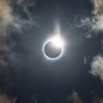 Éclipse solaire totale : préparation des observateurs en France pour l&rsquo;événement rare