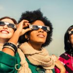 Réutilisation des lunettes d’éclipse de 1999 : vérification recommandée par les experts.