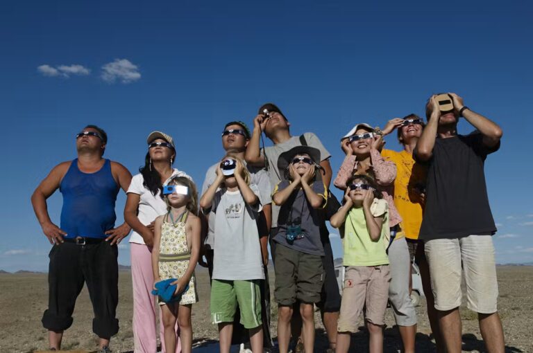 Éclipse solaire : lieux de distribution gratuite de lunettes pour enfants en France