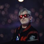 Kavinsky décède, un choc pour la scène musicale électro et ses artistes comme The Weeknd et Angèle.