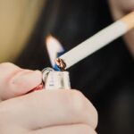 Interdiction de la cigarette pour les jeunes : des pays adoptent cette mesure recommandée par l’Assurance maladie.