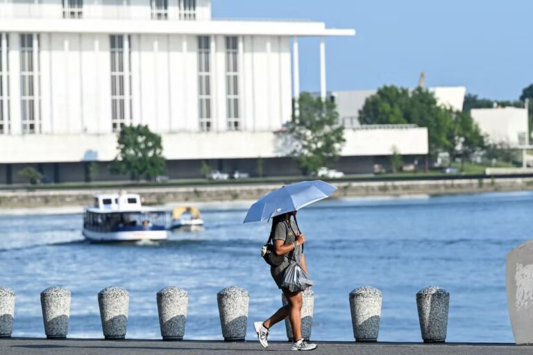 Canicule aux États-Unis perturbe le match France-Paraguay lors du Mondial de Foot.