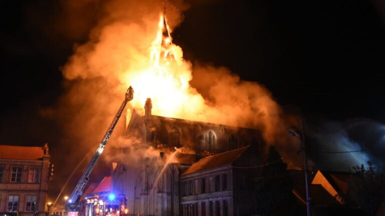 Incendies d’églises : enquête ouverte sur des actes de vandalisme en France.