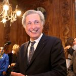 Patrick de Carolis nommé commandeur de la Légion d’honneur pour son engagement à Arles