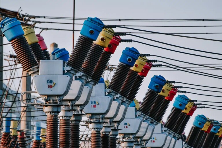 RTE évalue sa gouvernance climatique face aux défis du réseau électrique français.