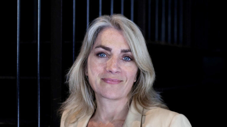 Émilie Zapalski, communicante politique, lance l’agence Émilie Conseil en France.