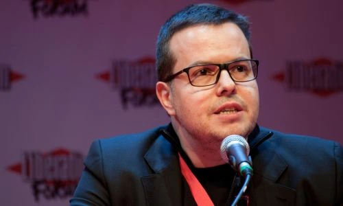 Emploi : le cas Demorand soulève des questions sur la transparence des recrutements en France.