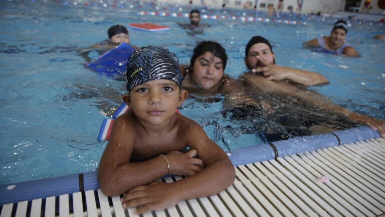 Canicule à Marseille : piscines municipales gratuites et plage des Catalans ouverte 24h/24