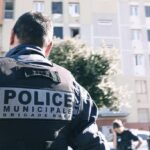 Deux adolescentes en fugue de Grenoble retrouvées à Marseille, l&rsquo;hébergeur interpellé.