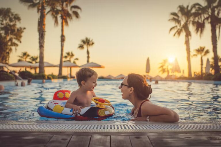 Les phrases à répéter aux enfants pour renforcer leur confiance pendant les vacances.