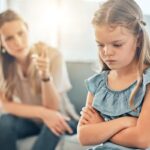 Des techniques pour inciter un enfant à écouter sans élever la voix.