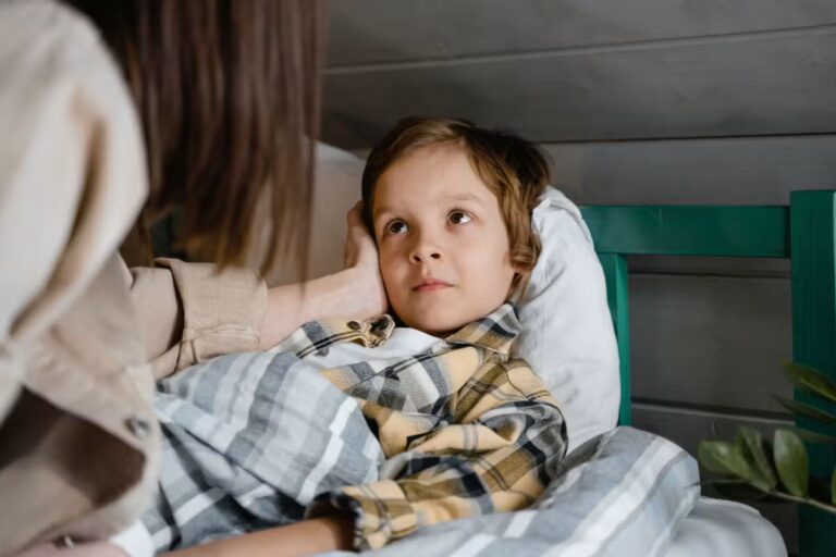 Enfant malade à l’étranger : conseils pour les parents en voyage avec des enfants.