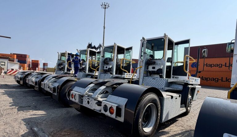 Nouveaux tracteurs au port d’Owendo pour améliorer la production agricole locale