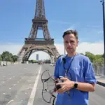 Pilote de drone : les opérations techniques derrière le spectacle lumineux de la Tour Eiffel