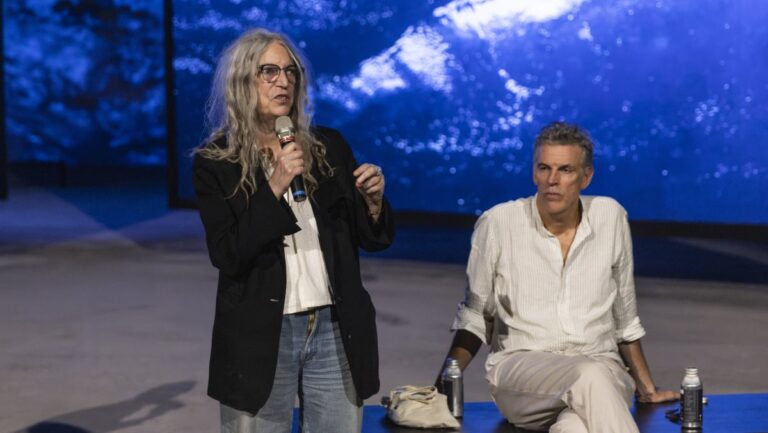 Patti Smith et Soundwalk Collective exposent à Luma Arles sur le thème de l’inspiration artistique.