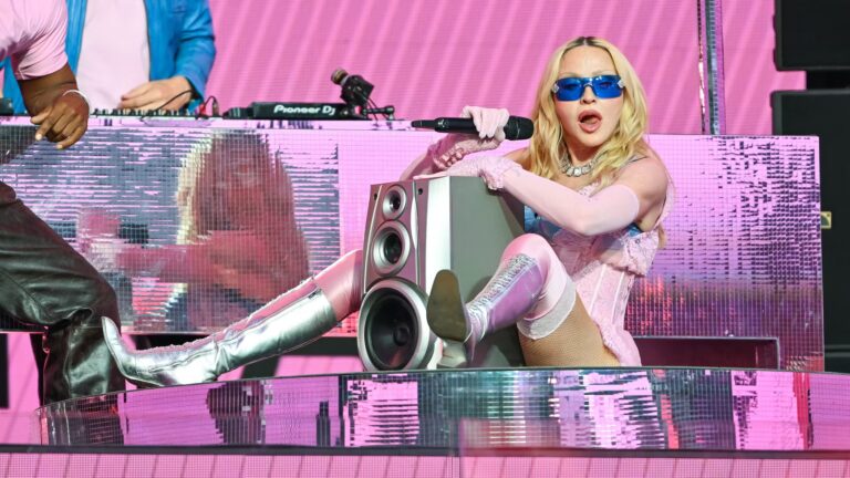 Madonna mobilise ses fans gays pour soutenir « Confessions II » dans une campagne ciblée.