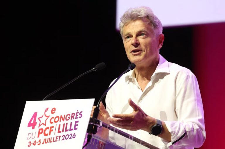 Présidentielle : Fabien Roussel officialise sa candidature pour 2027.