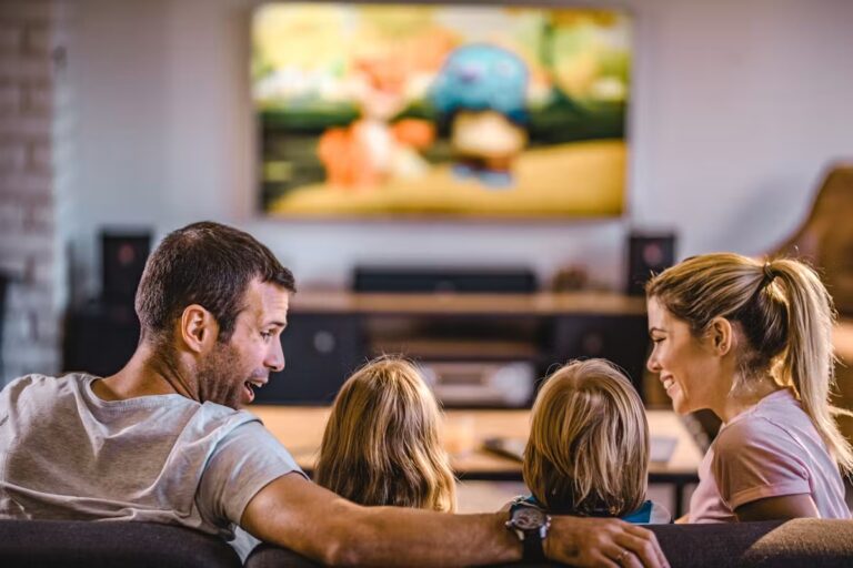 Trois films d’animation Pixar recommandés pour des séances familiales ce week-end.