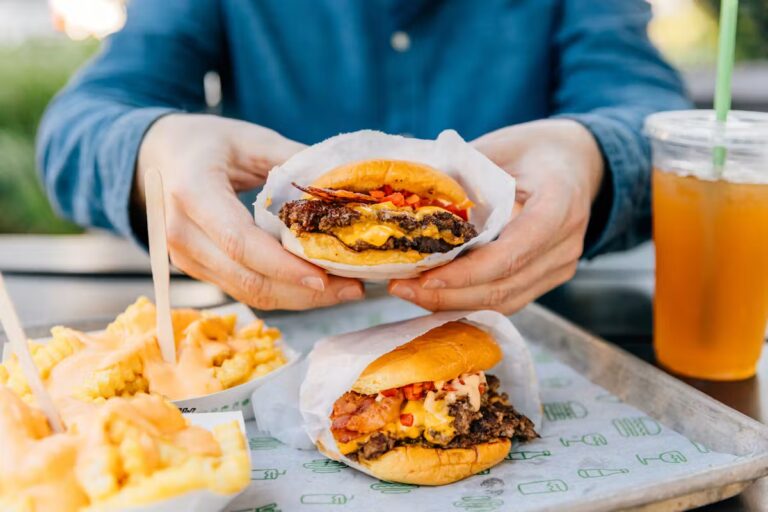 Fast-food américain lié à une épidémie de cyclosporose, selon les autorités sanitaires.