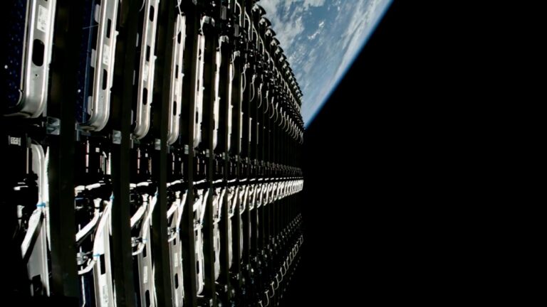 SpaceX prévoit de lancer 100 000 satellites Starlink en orbite pour améliorer la connectivité.