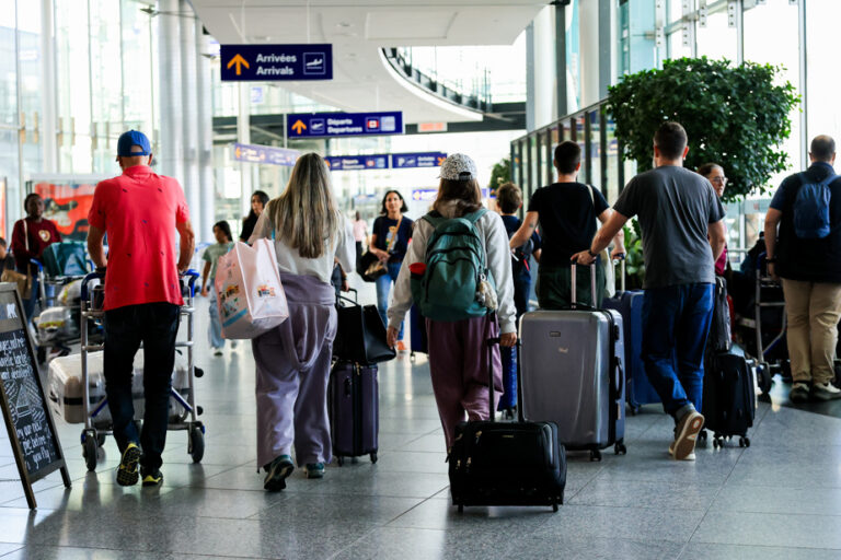 Suspension temporaire des activités de la douane américaine à l’aéroport Montréal-Trudeau