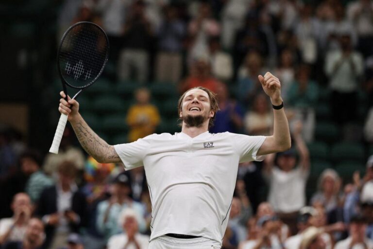 Bublik bat Tiafoe au 3e tour de Wimbledon après un tie-break intense et 9 balles sauvées.
