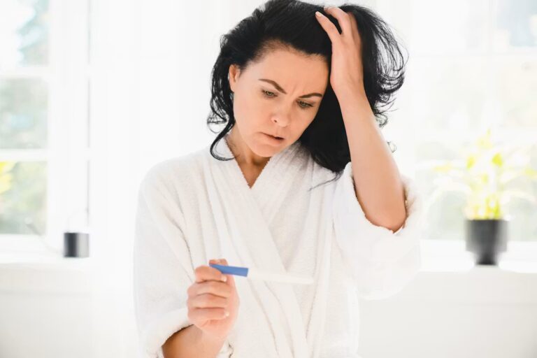 Fertilité féminine : l’âge de l’utérus aussi déterminant que les ovocytes, selon des chercheurs.